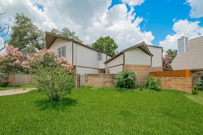 1940 E Allegro St in Houston, TX - Building Photo - Building Photo