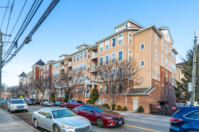 Adams Mill River House in Stamford, CT - Building Photo - Building Photo