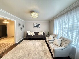 6833 Bellaire Blvd in Houston, TX - Building Photo