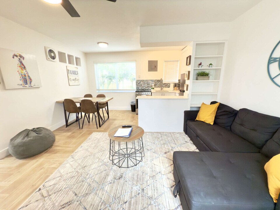 329 Madison St in Hollywood, FL - Building Photo