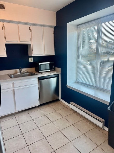 118 Candlewood Dr in South Windsor, CT - Building Photo - Building Photo