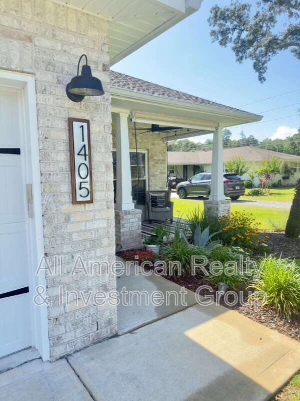 1405 Hickory St in Niceville, FL - Building Photo - Building Photo