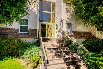 409 Burchett St, Unit 119 in Glendale, CA - Foto de edificio - Building Photo