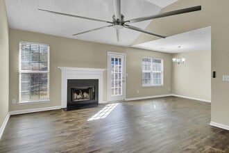 40 Elisabeth Way in Grantville, GA - Foto de edificio - Building Photo