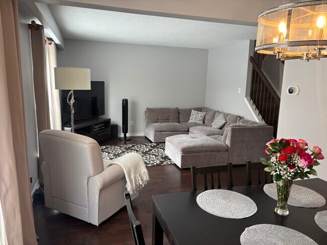 30 Thatcher Crt in Brampton, ON - Building Photo - Building Photo