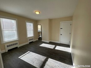 87 Winthrop Shore Dr, Unit 2 in Winthrop, MA - Foto de edificio - Building Photo