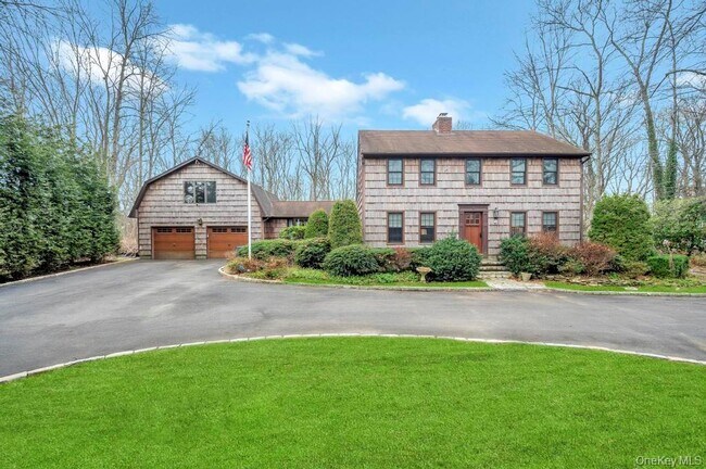 807 Union Ave in Riverhead, NY - Building Photo - Building Photo