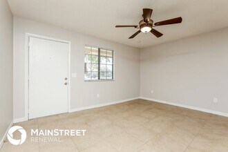 1036 Aaron Dr in Deltona, FL - Foto de edificio - Building Photo