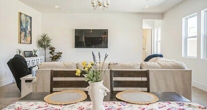 9031 Coastal Oaks St in Las Vegas, NV - Building Photo - Building Photo