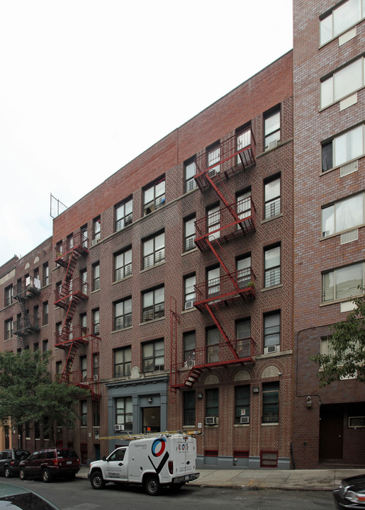 2083 Creston Ave in Bronx, NY - Foto de edificio