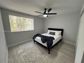 6155 NW 186th St in Hialeah, FL - Foto de edificio - Building Photo