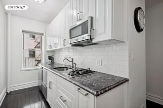 29 W 64th St in New York, NY - Building Photo - Building Photo