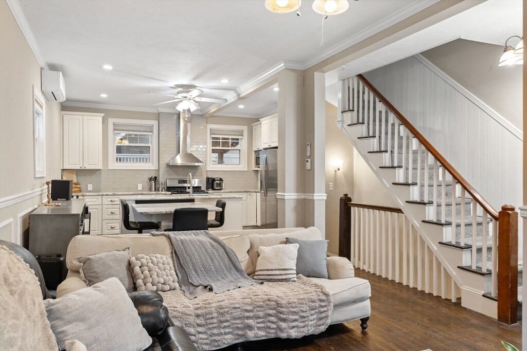 12 Colebrook St in Boston, MA - Building Photo