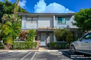 9761 Riverside Dr in Coral Springs, FL - Building Photo