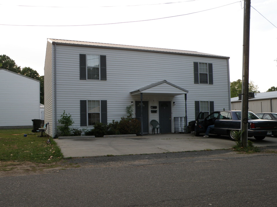 4 Flint St in York, SC - Building Photo