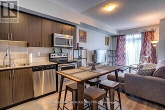 7900 Bathurst St in Vaughan, ON - Building Photo - Building Photo