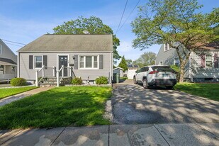 19 S Kerema Ave in Milford, CT - Building Photo