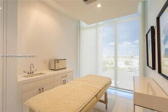 10245 NW 63rd Terrace in Doral, FL - Building Photo - Building Photo