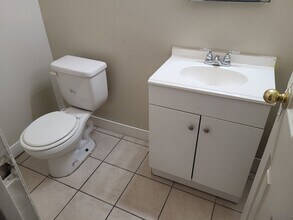 3351 E Andy St in Long Beach, CA - Foto de edificio - Building Photo