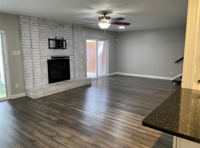 10301 Briar Forest Dr in Houston, TX - Building Photo - Building Photo