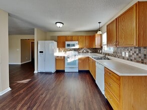 5452 Wood Hollow Dr in Indianapolis, IN - Foto de edificio - Building Photo