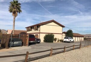15975 Serrano Rd in Apple Valley, CA - Building Photo