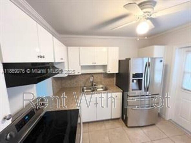 property at 2223 Park Ln