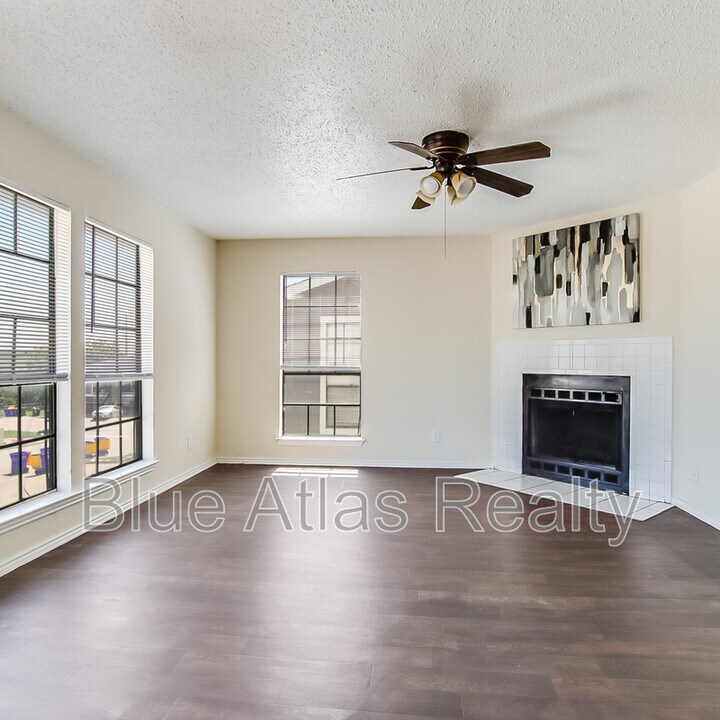 8133 Foxfire Ln in White Settlement, TX - Building Photo