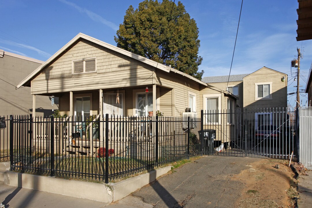 715 Dixieanne Ave in Sacramento, CA - Foto de edificio