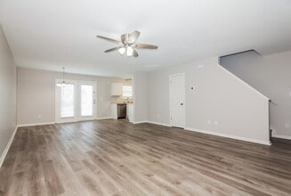 1121 Vistalite Ln in Dallas, NC - Building Photo - Building Photo