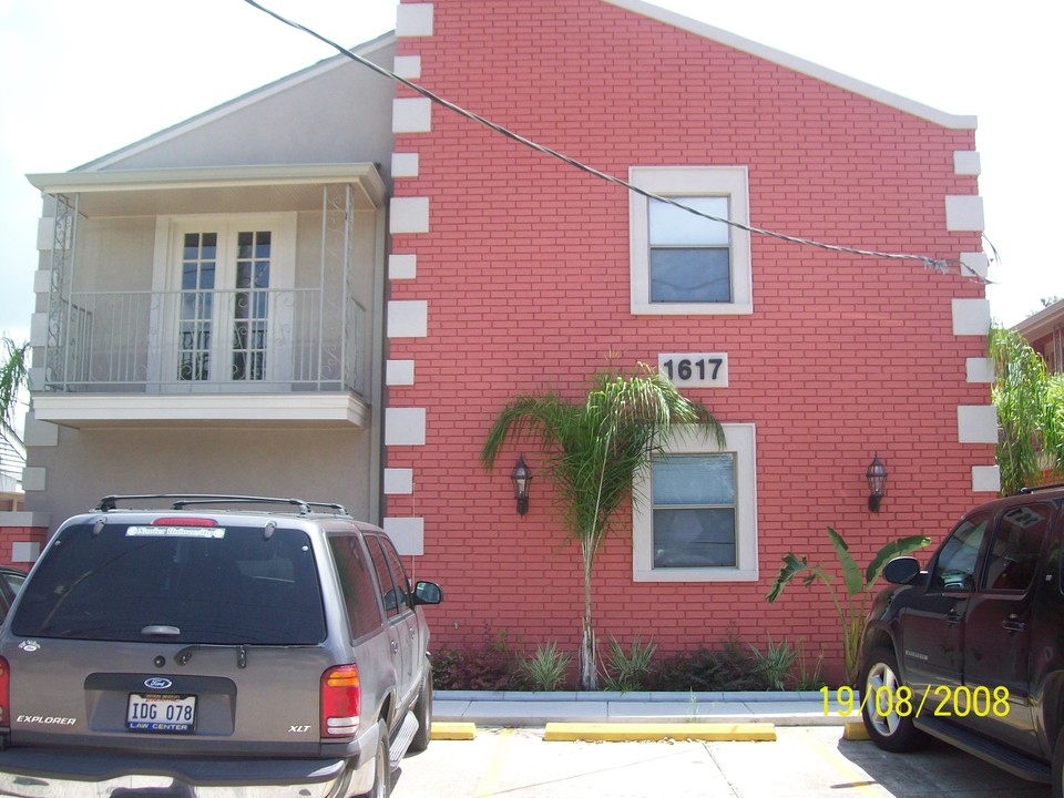 Mesa Rental Properties in Metairie, LA - Building Photo