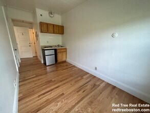 1061 Beacon St, Unit 6 in Brookline, MA - Building Photo - Building Photo