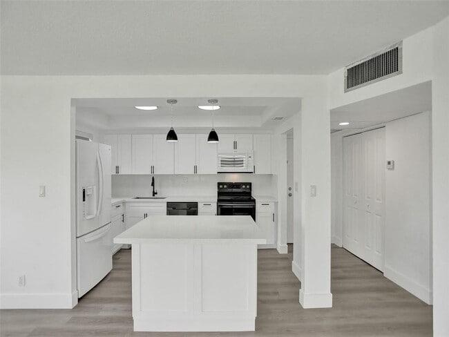 property at 2771 Taft St