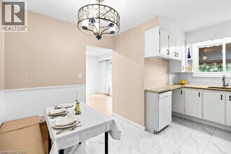 25 Greeningdon Dr in Hamilton, ON - Building Photo - Building Photo