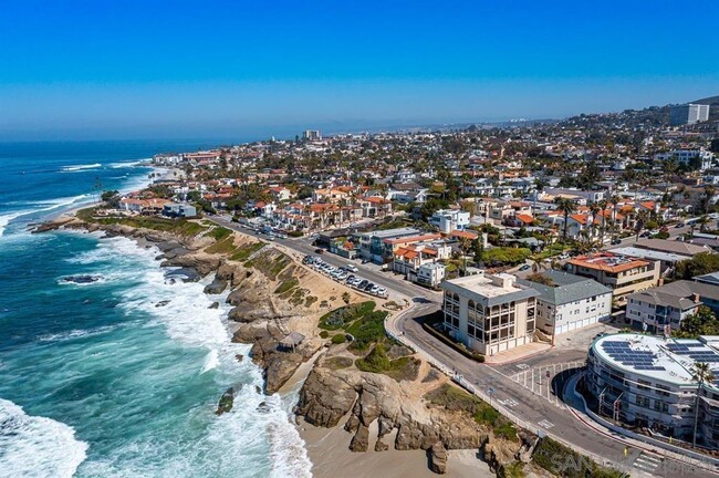 215 Bonair St in San Diego, CA - Foto de edificio - Building Photo