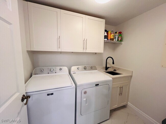 property at 425 Cove Tower Dr