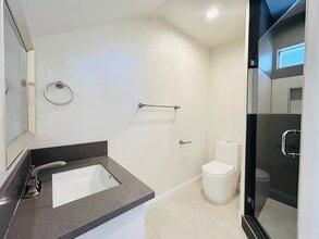 7205 S La Cienega Blvd in Los Angeles, CA - Building Photo - Building Photo