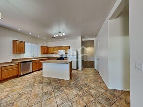 8211 W Forest Grove Ave in Phoenix, AZ - Building Photo - Building Photo
