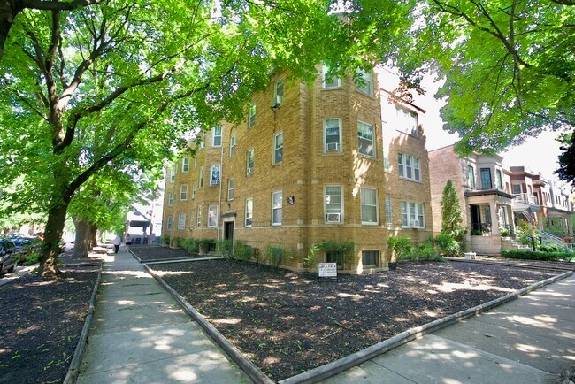 property at 3703 N Hoyne Ave