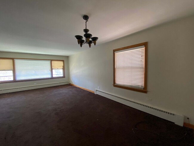6123 N Meade Ave, Unit 2 in Chicago, IL - Foto de edificio - Building Photo