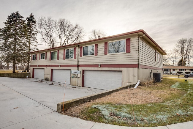 720 Lakeview Dr in Silver Lake, WI - Building Photo - Building Photo