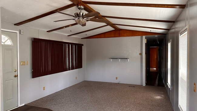 458 NE Russell Ave in Roseburg, OR - Building Photo - Building Photo