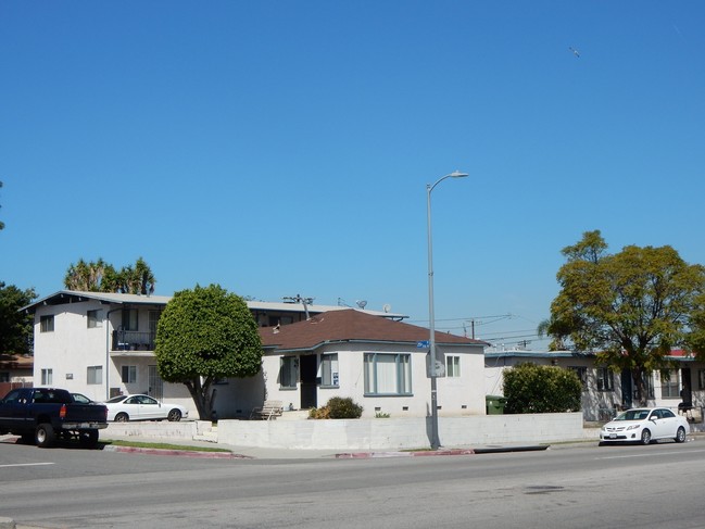 1705 251st St in Lomita, CA - Foto de edificio - Building Photo