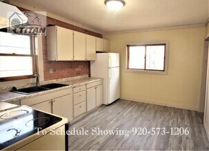 513 W Beacon Ave in New London, WI - Building Photo - Building Photo