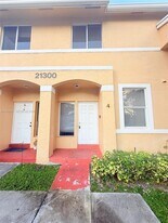 21300 NE 8th Ct in Miami, FL - Building Photo
