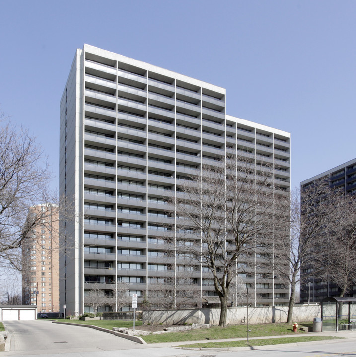 Burlington Towers in Burlington, ON - Building Photo