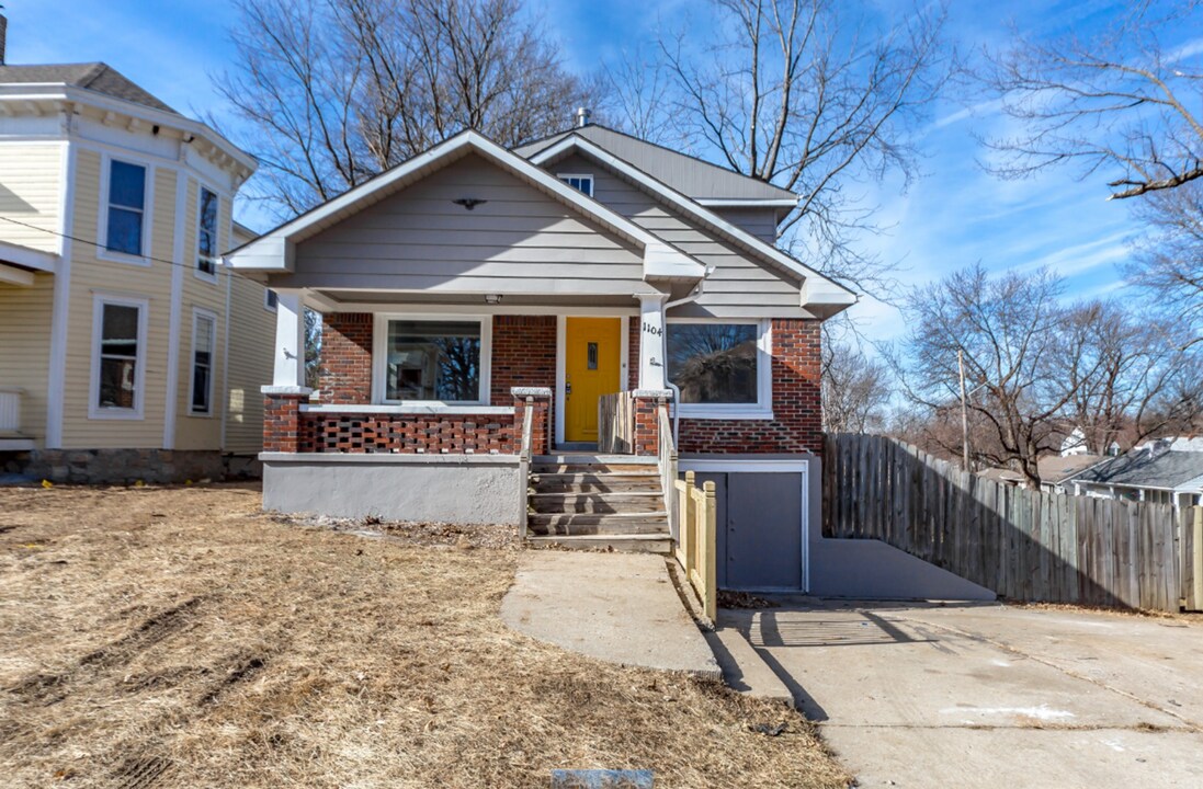 1104 S Main St in Independence, MO - Building Photo