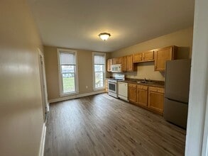 711 Napoleon St, Unit 711 in Valparaiso, IN - Building Photo - Building Photo