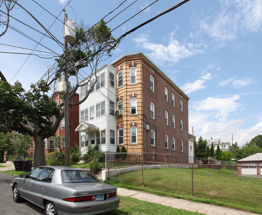 23 Lyman St in New Britain, CT - Building Photo