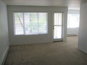 7021 Sand Point Way NE in Seattle, WA - Building Photo - Building Photo